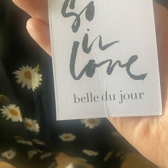 NWT Belle Du Jour black floral cap sleeve button down blouse Large - Picture 8 of 10